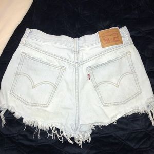 LEVI’S FRAYED WEDGIE SHORT - INDIGO